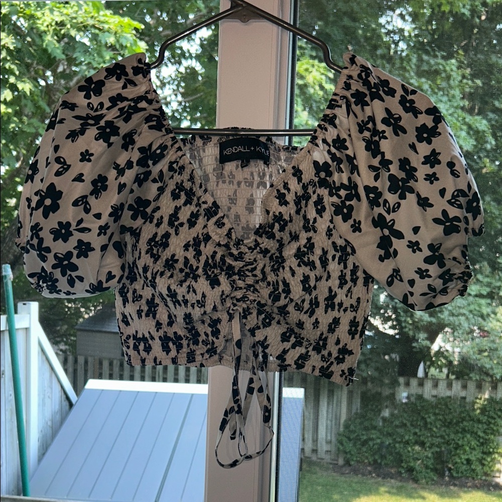 Kendall & Kylie Black and Cream Floral Puff Sleeve Blouse